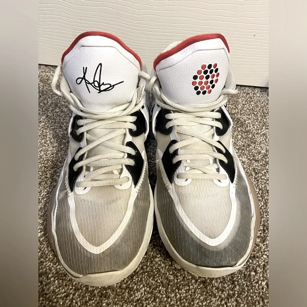 Size 6Y - Nike Boy’s Kyrie Infinity Man Machine